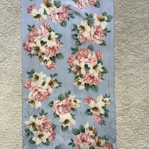 Floral Patterned Rectangular Scarf - Picture 8 of 11